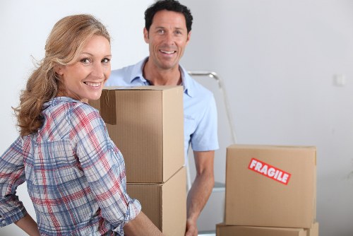 Local storage facility for flexible rental terms
